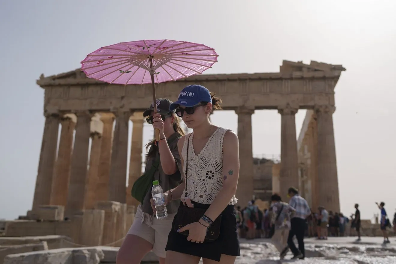 Κορυφαίοι μετεωρολόγοι προειδοποιούν για αρκετά χρόνια “φονικής” ζέστης