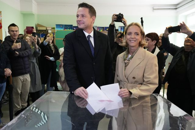 Εκλογές στην Πολωνία: Οριακή επικράτηση του εκλεκτού του Τουσκ στον α’ γύρο