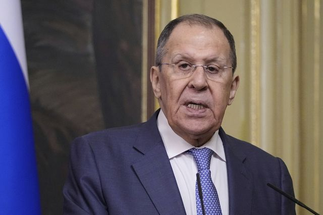 Λαβρόφ κατά Μερτς για τις αναφορές σε πλήγματα “μεγάλου βεληνεκούς”