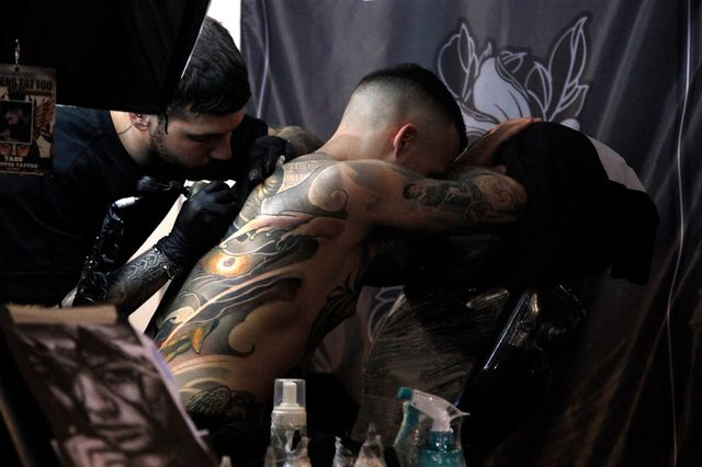 Έξι κορυφαίοι tattoo artist αποκαλύπτουν όσα κρύβουμε με ένα τατουάζ