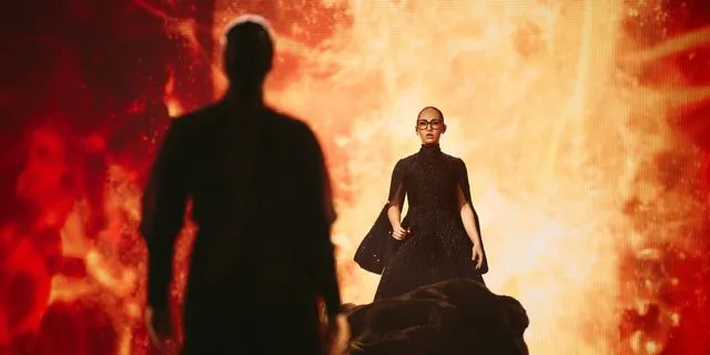 Η Klavdia ερμηνεύει την Asteromáta στη σκηνή της Eurovision 2025