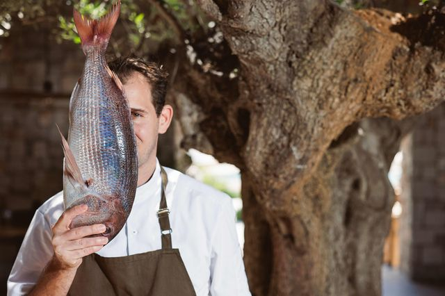 Ο Νίκος Μπίλλης αγαπάει τα μεγάλα τραπέζια