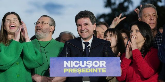 Νικουσόρ Νταν: Ο νέος πρόεδρος της Ρουμανίας απέναντι στην άκρα δεξιά