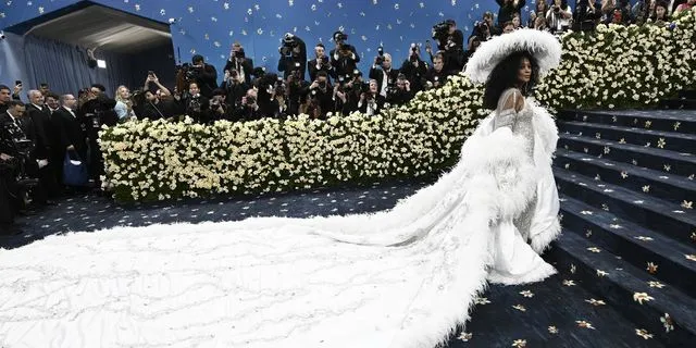 Met Gala 2025: Οι πιο καλοντυμένοι celebrities και τα looks που ξεχώρισαν