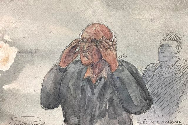 1 XΡΗΣΗ! Σκίτσο του δικαστηρίου, που δημιουργήθηκε στις 22 Μαΐου 2025, δείχνει τον Ζοέλ Λε Σκουαρνέκ