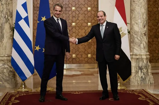 Ο Μητσοτάκης καλεί τον Αλ Σίσι να τηρήσει τη συμφωνία τους για τη Μονή Σινά