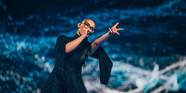 Η Klavdia ερμηνεύει την Asteromáta στη σκηνή της Eurovision 2025