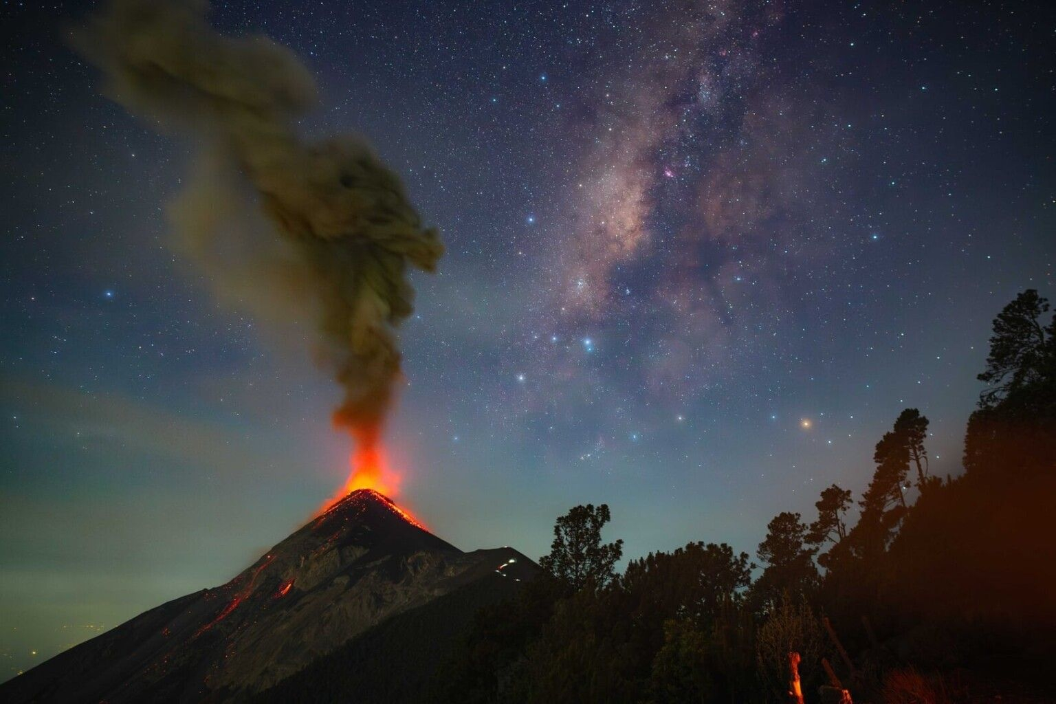 “Cosmic Fire” – Sergio Montúfar
