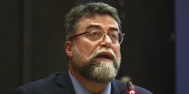 Οικονόμου κατά Κυρανάκη:  Διαμάχη για τα ταξί στις λεωφορειολωρίδες