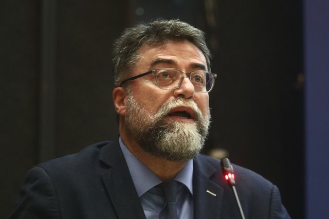 Οικονόμου κατά Κυρανάκη: Διαμάχη για τα ταξί στις λεωφορειολωρίδες