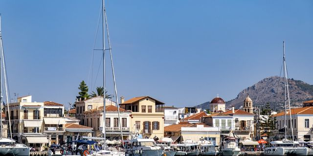 Αίγινα: Χωρίς ρεύμα το νησί εξαιτίας της φωτιάς στα Μέθανα
