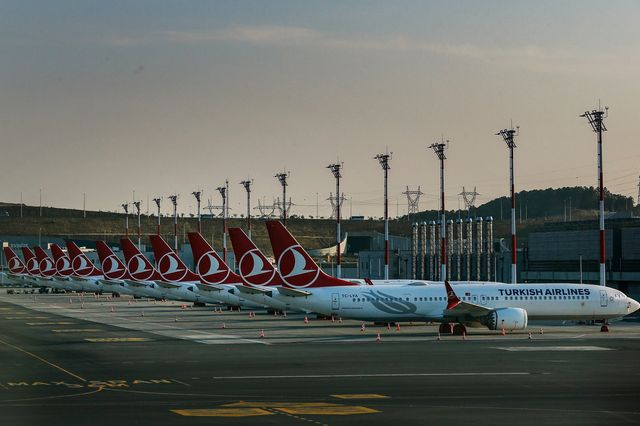 Τουρκία: Πρόστιμο σε επιβάτες αεροσκαφών που σηκώνονται πριν σταματήσει το αεροπλάνο