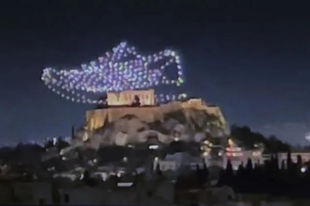 Τι απαντούν Adidas και Αρχή Πολιτικής Αεροπορίας για το σόου πάνω από την Ακρόπολη