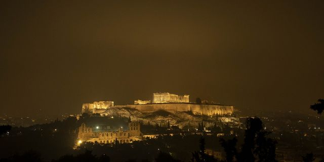 Εισαγγελική παρέμβαση για το διαφημιστικό σόου πάνω από την Ακρόπολη