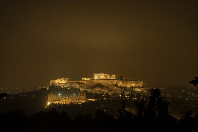 Εισαγγελική παρέμβαση για το διαφημιστικό σόου πάνω από την Ακρόπολη