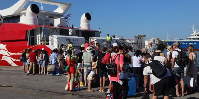 Συγκράτηση τιμών στα ακτοπλοϊκά εισιτήρια – “Καμία αύξηση το καλοκαίρι” λέει ο Κικίλιας