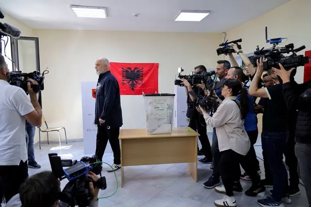 Εκλογές στην Αλβανία: Την Τρίτη τα αποτελέσματα – Προβάδισμα Ράμα δείχνουν τα exit polls