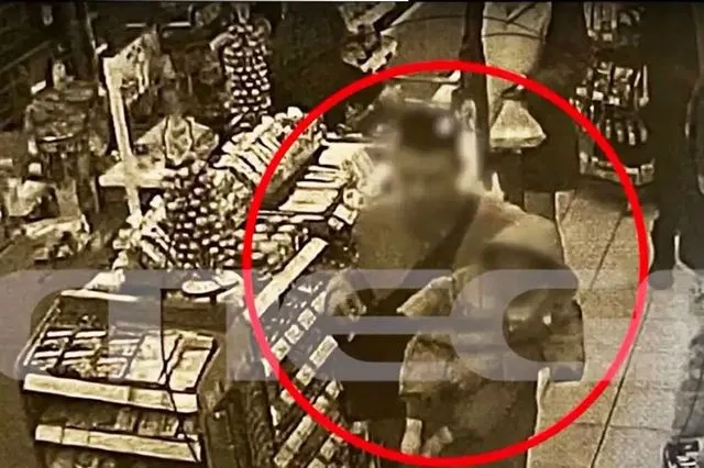Άλιμος: Φωτογραφία – ντοκουμέντο με τον άνδρα να κρατά αγκαλιά το βρέφος