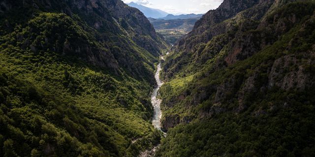Ο Αώος στερεύει – Τι απειλεί ένα από τα  τελευταία ποτάμια ελεύθερης ροής της Ευρώπης