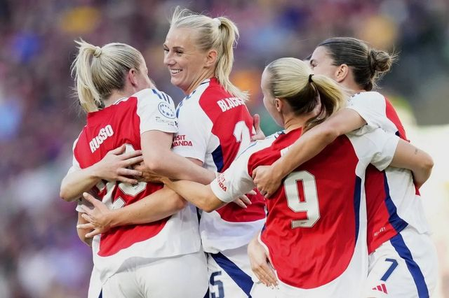 Άρσεναλ – Μπαρτσελόνα 1-0: Οι Λονδρέζες εκθρόνισαν τις Καταλανές και επέστρεψαν στην κορυφή μετά από 18 χρόνια