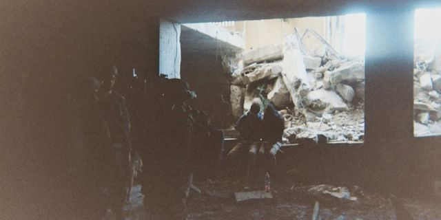 Δύο Παλαιστίνιοι χρησιμοποιούνται ως ανθρώπινες ασπίδες μέσα σε σπίτι στη Γάζα - Φωτογραφία ντοκουμέντο