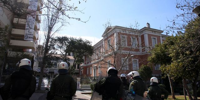 Ζαχαράκη: “Έληξε η κατάληψη της Νομικής”