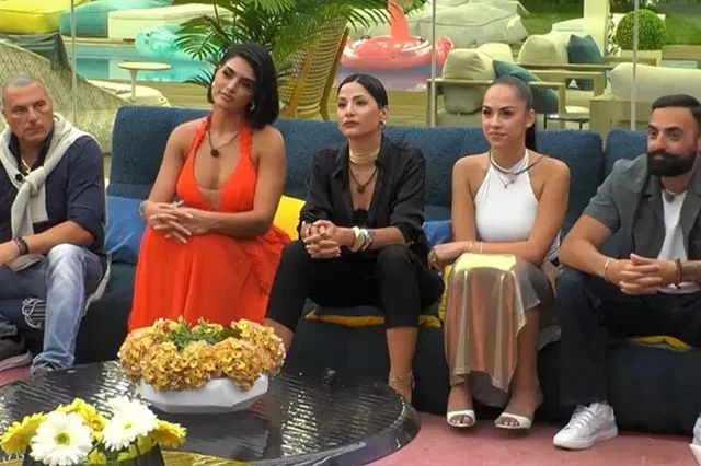 Big Brother: Διπλή αποχώρηση από το reality αλλά είδαμε μόνο τη μία