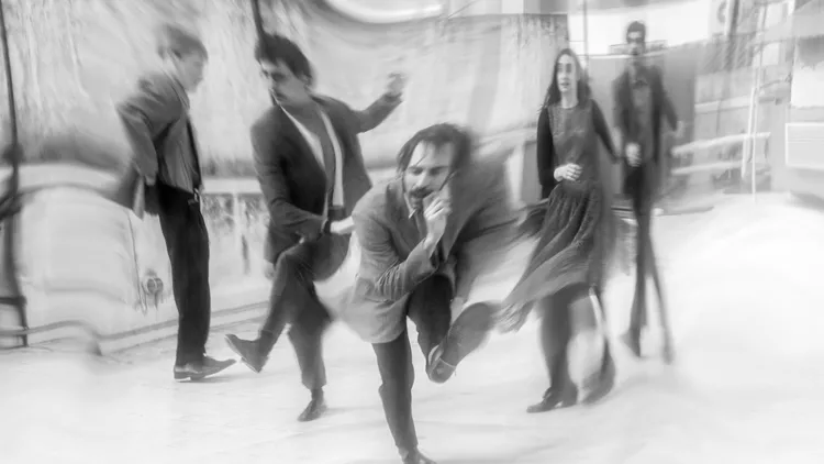 Βαδίζοντας- Αλεξάνδρα Καζάζου