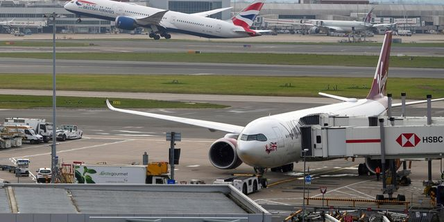 Αεροπλάνο έπιασε φωτιά καθώς ο πιλότος μπέρδεψε το αριστερό με το δεξί