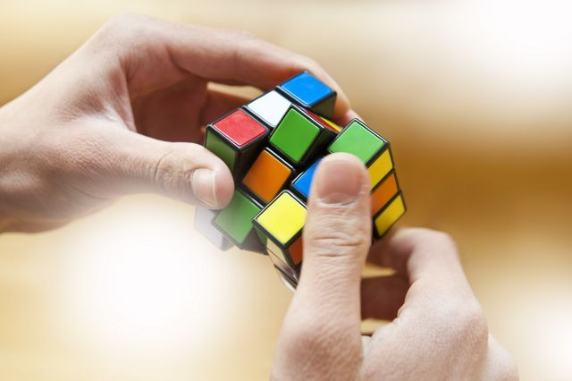 Δεν θα προλάβεις να δεις το νέο ρεκόρ για τον κύβο του Ρούμπικ