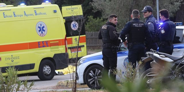 Δολοφονία στη Ραφήνα: Ο 41χρονος πήρε τηλέφωνο την σύζυγό του και κατονόμασε τον δράστη