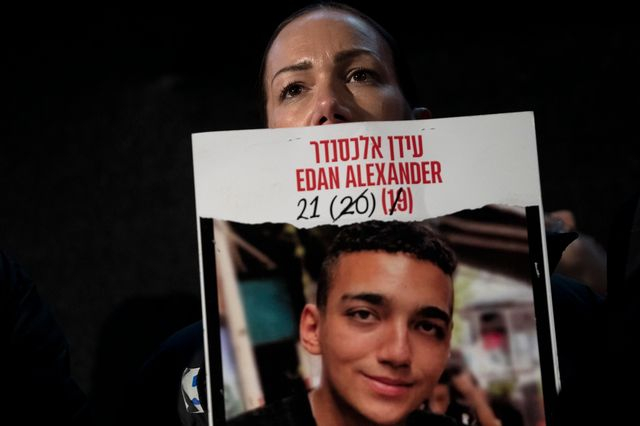 Η Χαμάς απελευθερώνει αμερικανοϊσραηλινό όμηρο – Χαιρετίζει ο Τραμπ