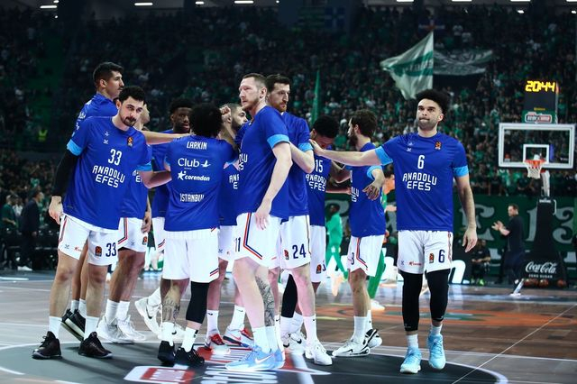Έρευνα της ΕΛ.ΑΣ για τα πυροτεχνήματα στο ξενοδοχείο της Εφές πριν το Game 5 με τον Παναθηναϊκό