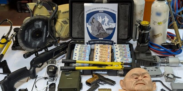Εξαρθρώθηκε σπείρα που διέπραττε κλοπές οχημάτων και διαρρήξεις ATM