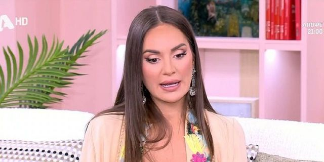 Ρία Ελληνίδου: θαυμαστής της έστειλε τα κλειδιά του σπιτιού του