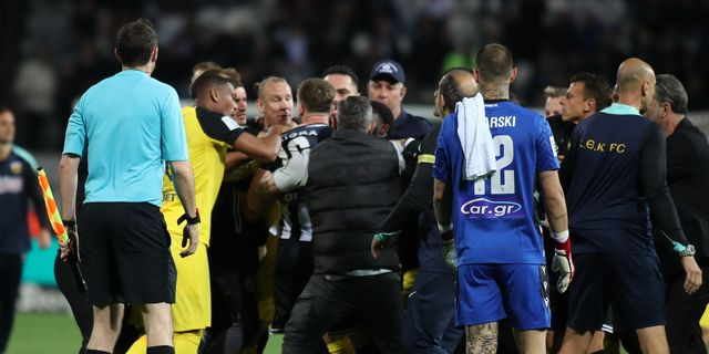 ΠΑΟΚ – ΑΕΚ: Μεγάλη ένταση και γενική σύρραξη στο ημίχρονο
