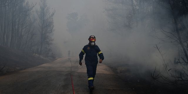 «Τρέχουμε στις φωτιές γιατί το κράτος είναι ανύπαρκτο»
