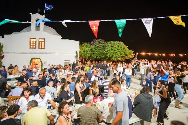 Κυβέρνηση: Δεν υπάρχει νέα νομοθετική ρύθμιση για απαγόρευση λειτουργίας ψησταριών σε πανηγύρια