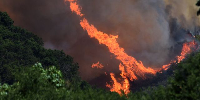 Μεγάλη πυρκαγιά στον Καναδά – Δύο νεκροί και χιλιάδες εκτοπισμένοι