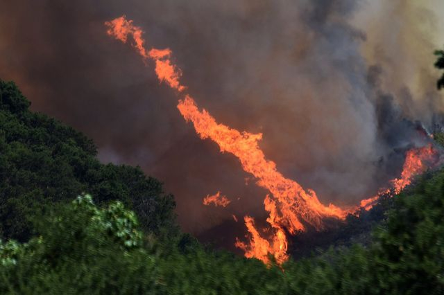 Μεγάλη πυρκαγιά στον Καναδά – Δύο νεκροί και χιλιάδες εκτοπισμένοι