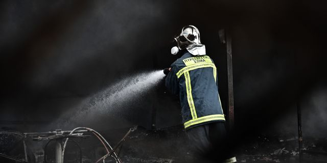 Φωτιά σε επιχείρηση ξυλείας στη Μάνδρα