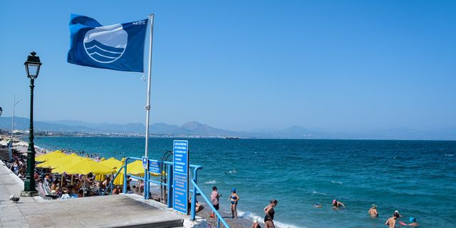 Γαλάζιες σημαίες: Ξανά δεύτερη η Ελλάδα με 623 βραβευμένες ακτές