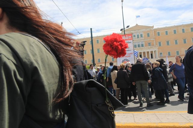 Εργατική Πρωτομαγιά: Καρέ καρέ οι μαζικές κινητοποιήσεις στο κέντρο της Αθήνας