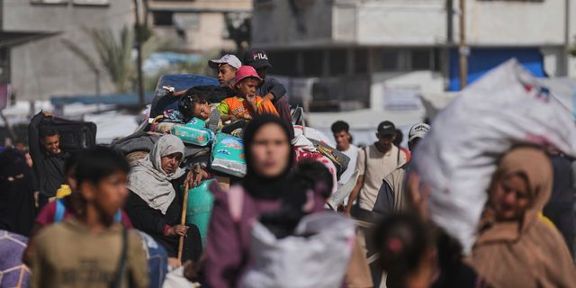 Εκτοπισμένοι Παλαιστίνιοι από τη Χαν Γιουνίς στη Γάζα