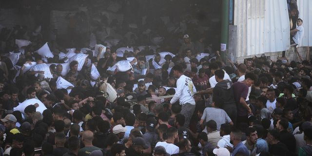 Γάζα: Πεινασμένοι άνθρωποι λεηλάτησαν αποθήκη τροφίμων