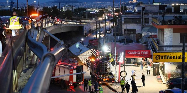 Συγκλονιστικές εικόνες από την πτώση φορτηγού από γέφυρα στην Πέτρου Ράλλη