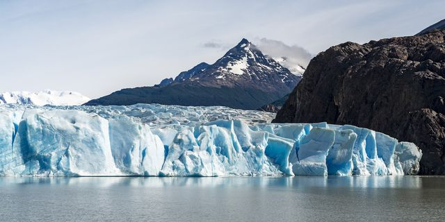 Επιταχύνεται ραγδαία το λιώσιμο των παγετώνων – Δυσοίωνη πρόβλεψη για τις Άλπεις