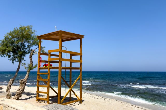 Πάτρα: Υποχρεωτική η παρουσία ναυαγοσωστών στις παραλίες από την 1η Ιουνίου
