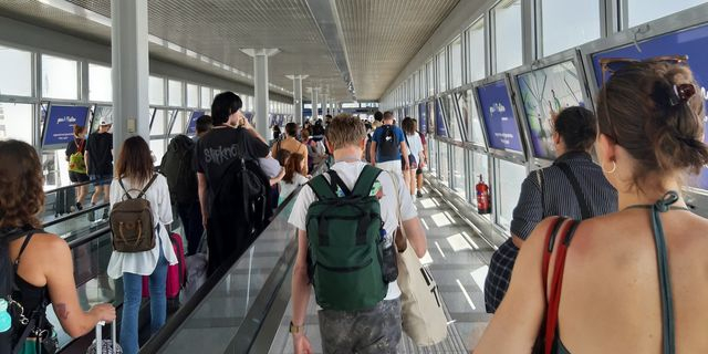 Πόσοι τουρίστες ήρθαν στην Ελλάδα τον Απρίλιο