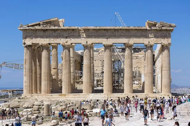 Απόπειρα κλοπής σε τουρίστρια στην Ακρόπολη